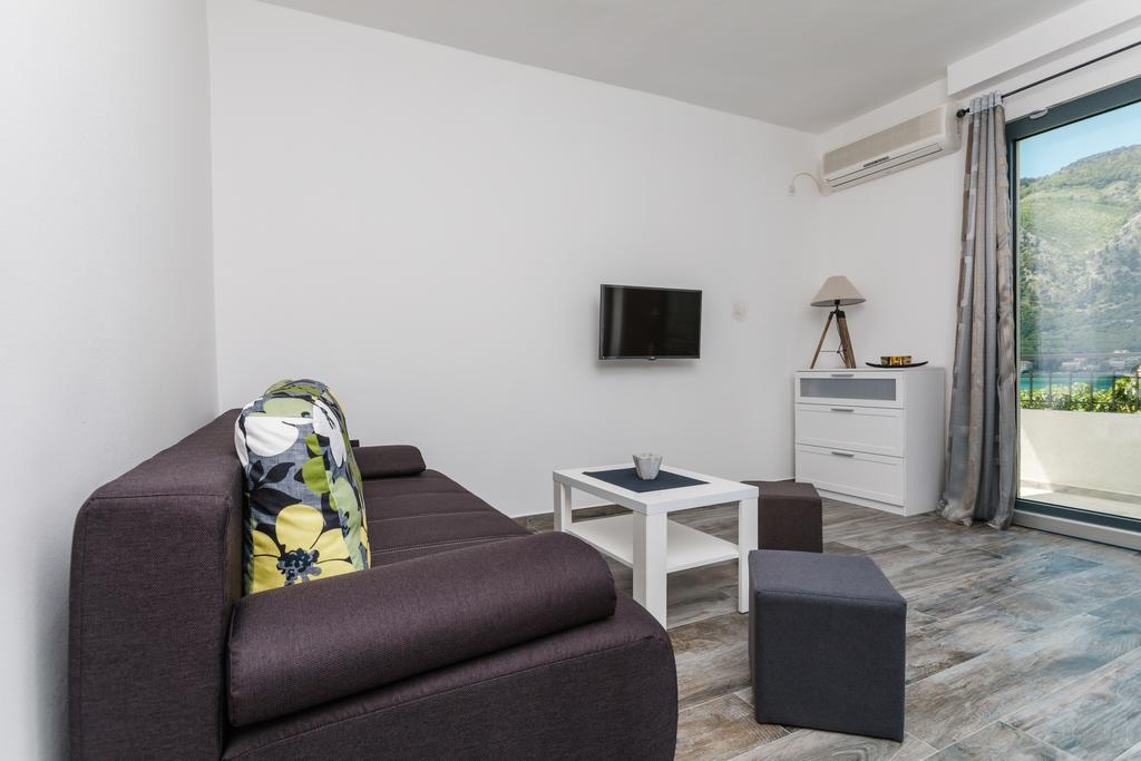 Apartments 26 Kotor Bagian luar foto